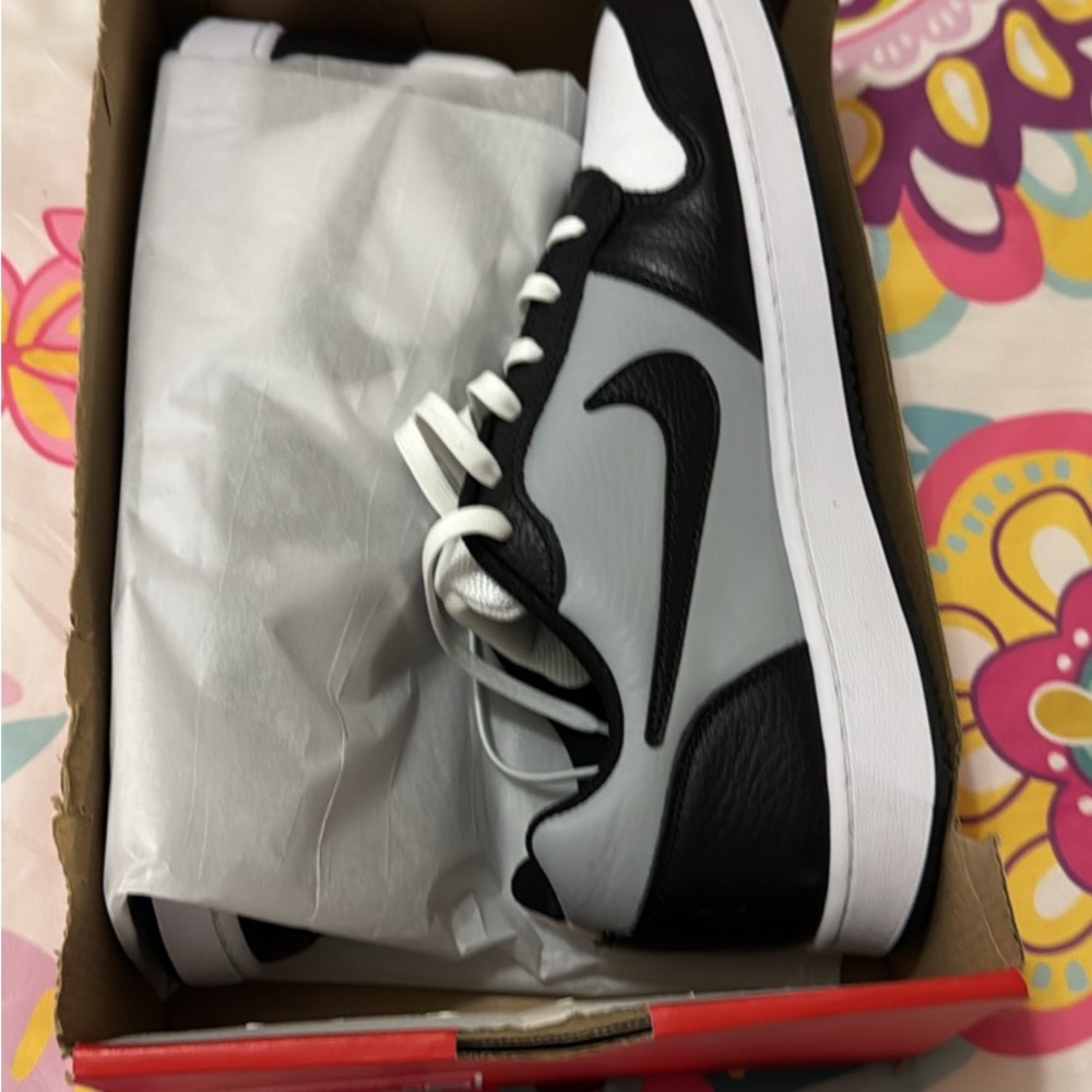 Nike Classic Black and White Sneakers - Picture 6 of 7